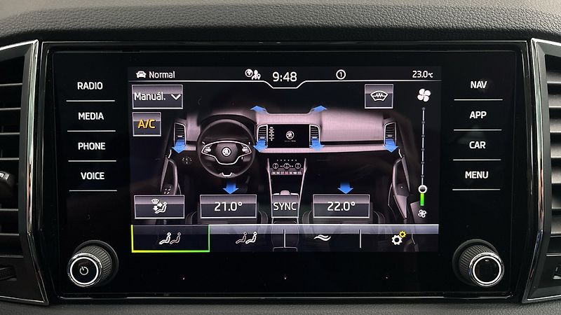 Škoda Karoq 1.5 TSI DSG Style - fotka 28 z 30