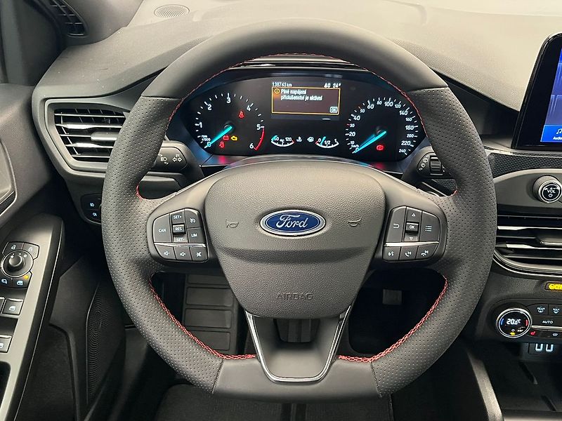 Ford Focus 2.0 EB ST-Line  manuál - fotka 9 z 50