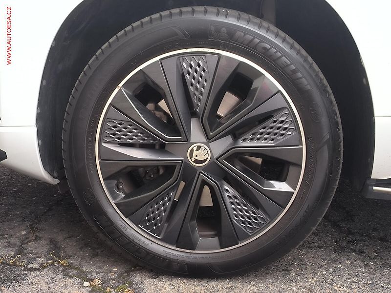 Škoda Karoq (2022) 1.5TSi, 2.maj,ČR, LED, TZ - fotka 25 z 26