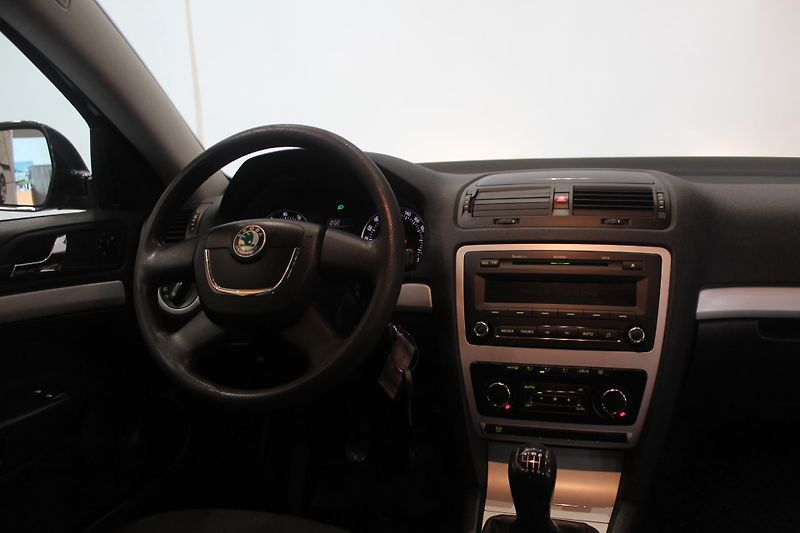 Škoda Octavia (2010) 1.4 TSI 90kW Nez.Topení - fotka 26 z 31