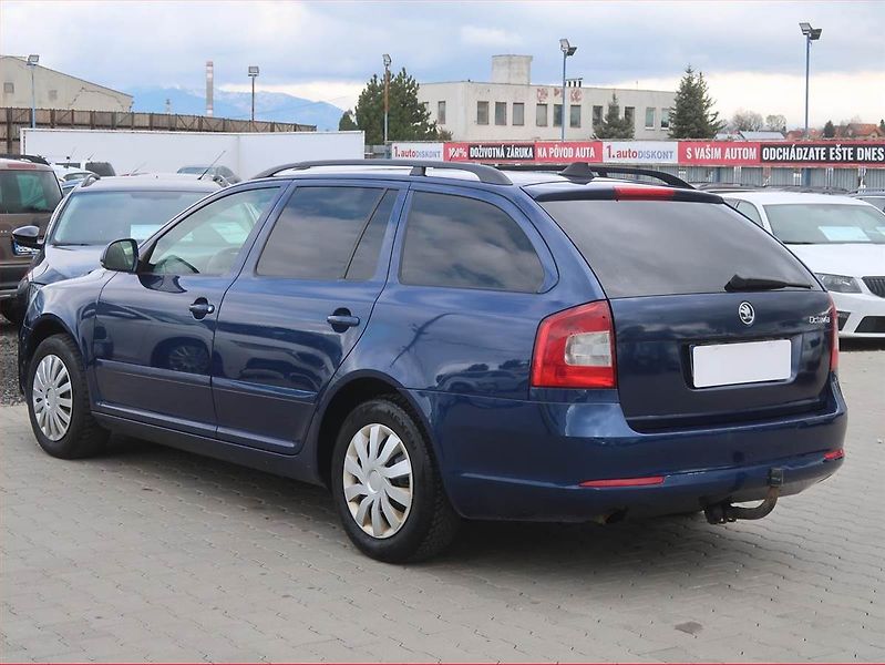 Škoda Octavia (2011) Ambition 1.6 TDI, Tempomat - fotka 4 z 15