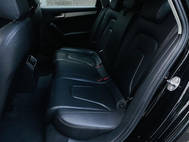 Audi A4 2.0TDI MAN 1MAJITEL VÝHŘEV LED - fotka 29 z 42