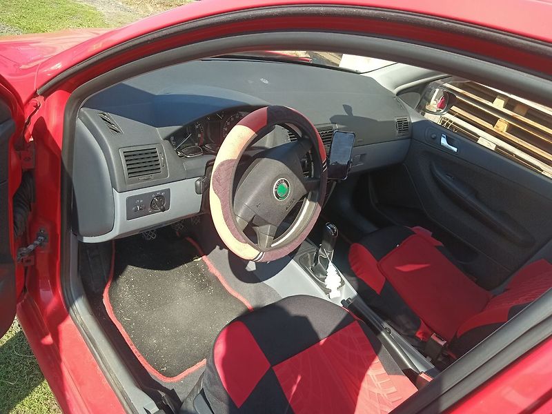 Škoda Fabia 1.4 MPI Classic - fotka 9 z 18