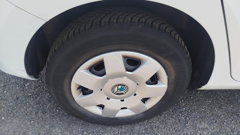 Škoda Fabia (2018) 1.0 MPi  ++ klimatizace ++ - fotka 25 z 26