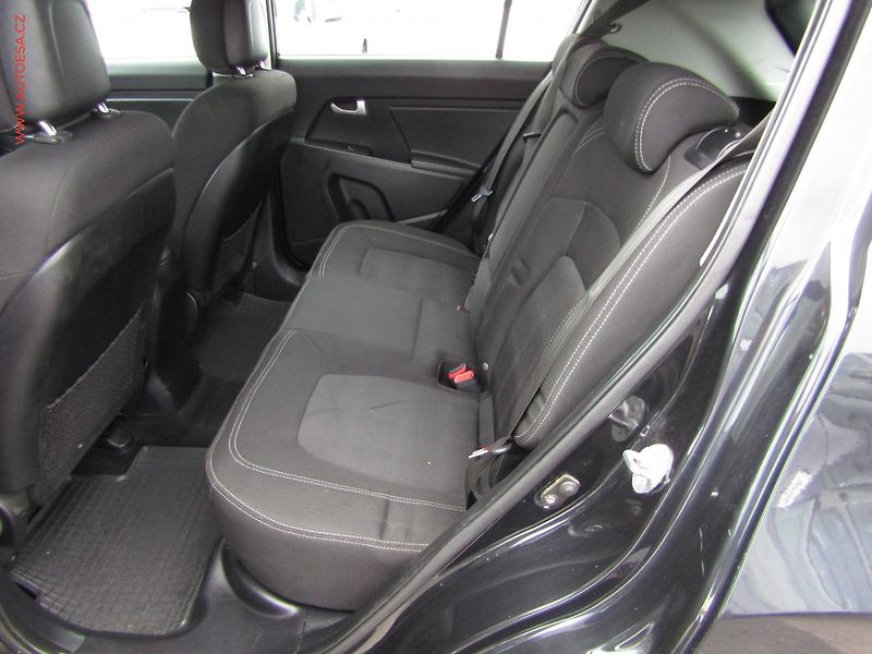 Kia Sportage (2010) 2.0 CVVT 4x4, ČR, AC, tažné - fotka 12 z 20