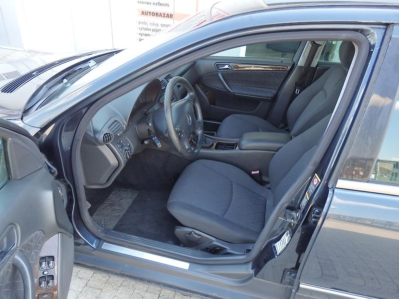 Mercedes-Benz Třídy C 220 CDI 4x AIRBAG - fotka 6 z 14