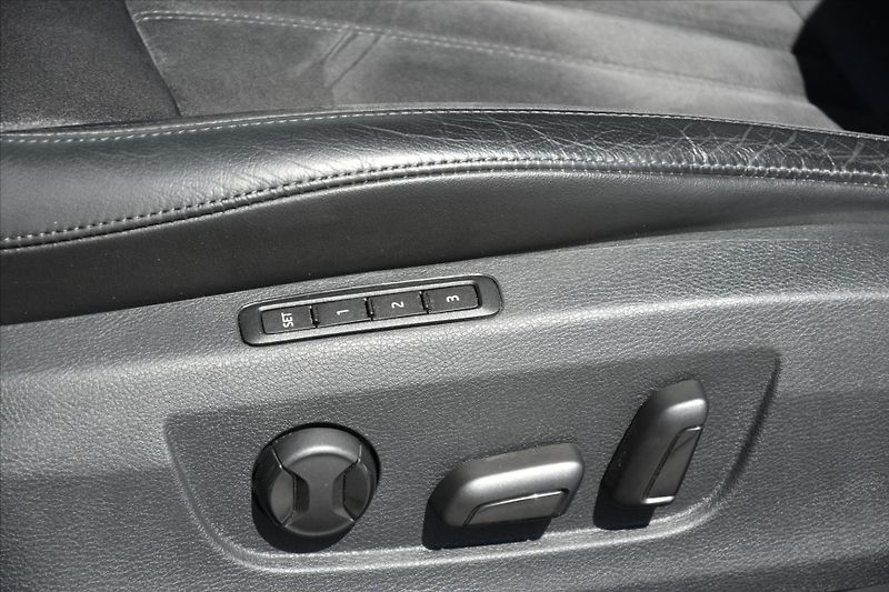 Škoda Superb 2.0 TDI 140kW DSG STYLE ČR - fotka 11 z 32