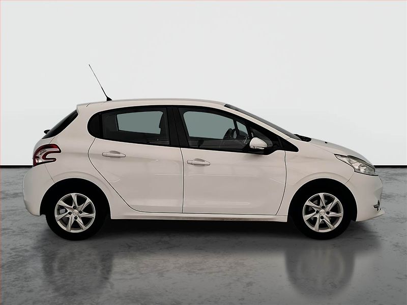 Peugeot 208 (2015) 1.2 PureTech, ČR,1.maj - fotka 6 z 15