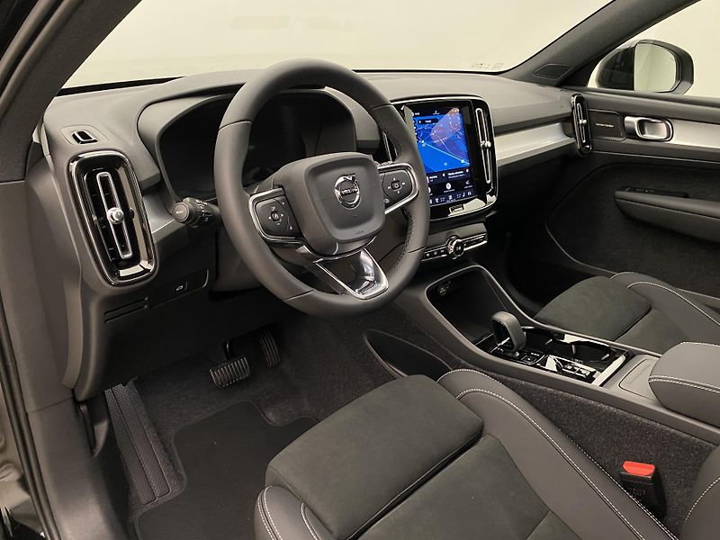 Volvo XC40 (2026) B3 AUT DARK ULTRA  - fotka 41 z 64