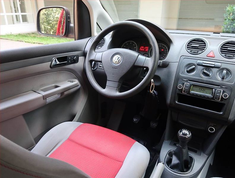 Volkswagen Caddy (2008) 1.4 i, 5Míst - fotka 7 z 16