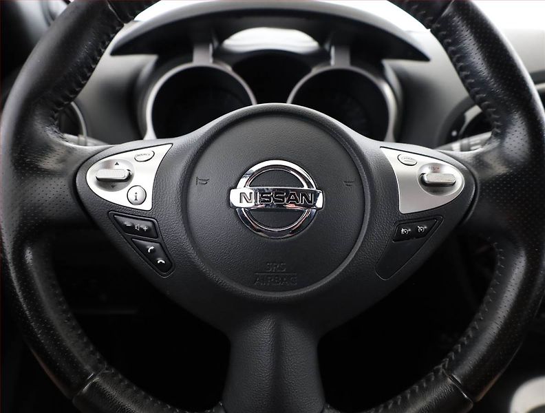 Nissan Juke (2015) 1.6 i, Automat, Serv.kniha - fotka 8 z 17