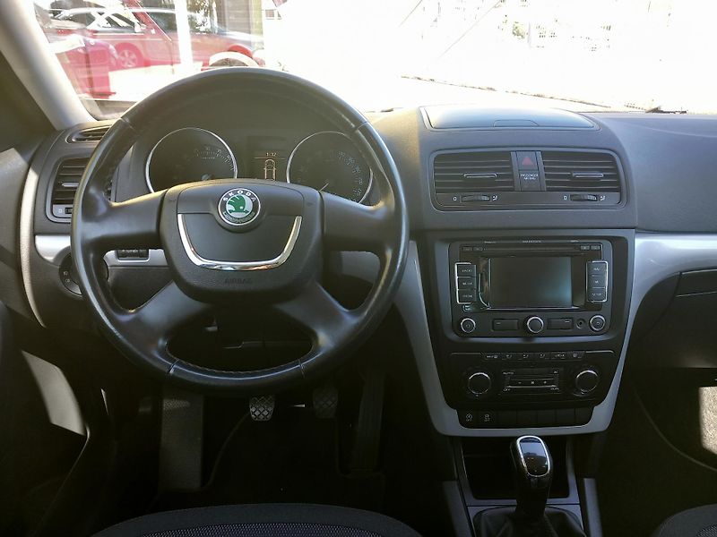 Škoda Yeti (2011) 1,6TDi TOPSTAV 1.MAJ. NOVÁ STK - fotka 19 z 39