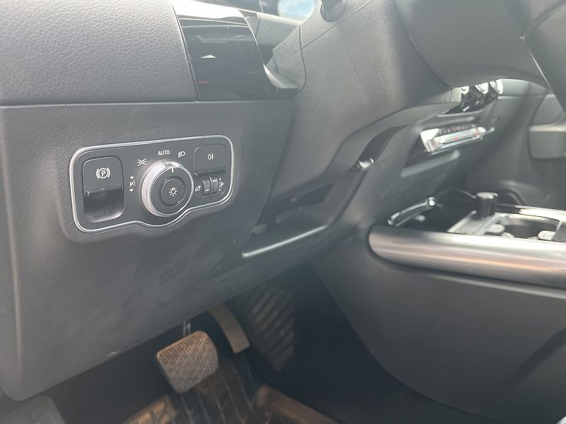 Mercedes-Benz GLA 180d Aut. - fotka 12 z 18