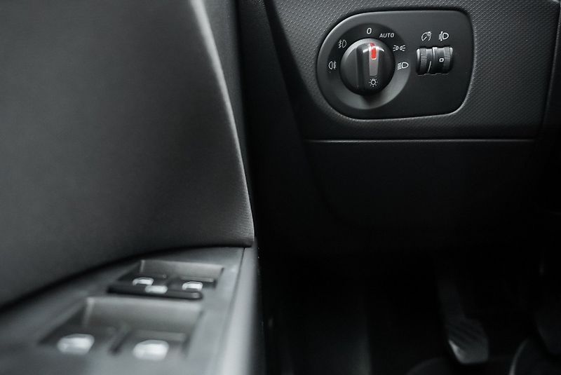 Seat Leon (2011) 1.2 TSi 77kW STYLE - fotka 25 z 28