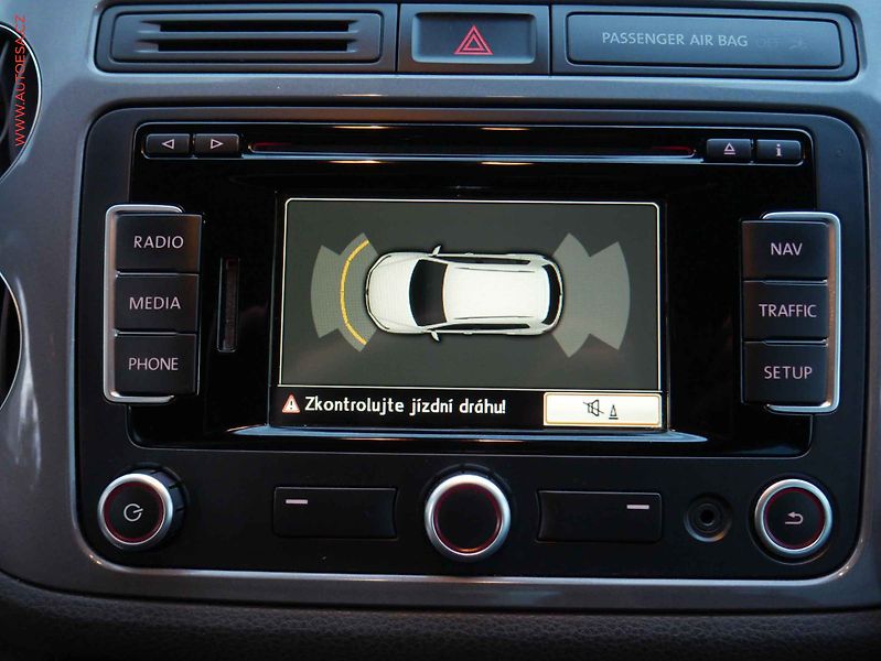 Volkswagen Tiguan (2014) 2.0TDi 4x4, Navigace - fotka 13 z 21