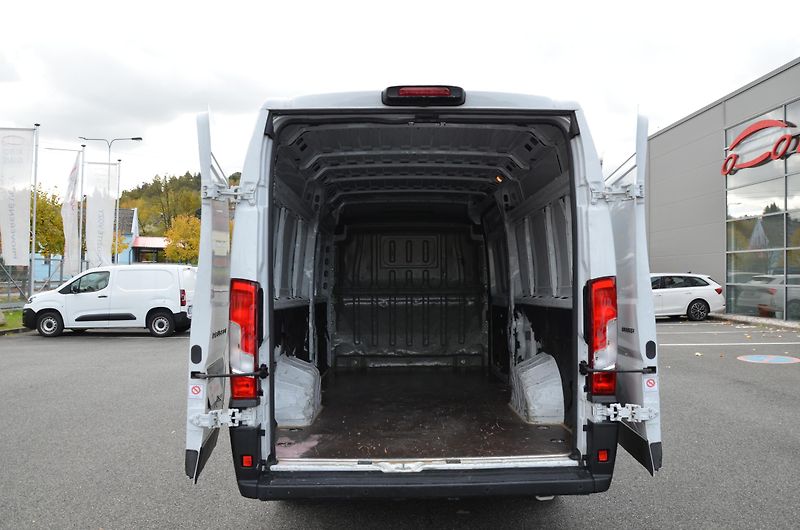 Peugeot Boxer (2024) 2.2BHDI 140 4350 L4H2 4d - fotka 6 z 11
