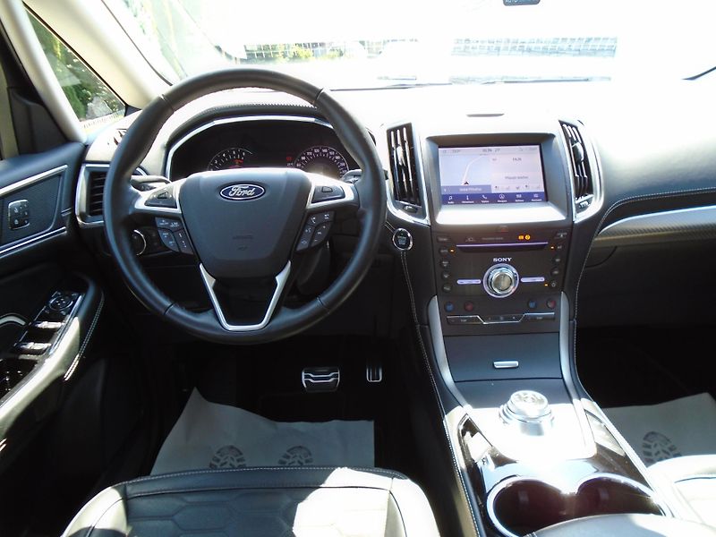 Ford S-MAX 2.0 EcoBlue 140kW 8AT Vignale - fotka 17 z 49