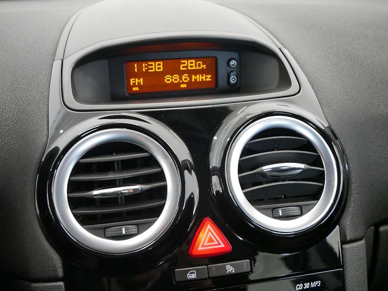 Opel Corsa - fotka 18 z 21