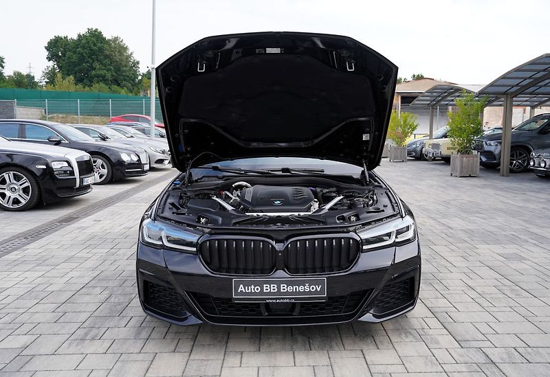 BMW Řada 5 540d xDrive M sport/Lasery - fotka 9 z 50
