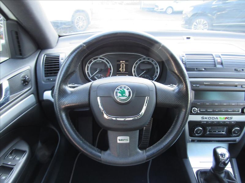 Škoda Octavia 2,0 TSI RS 147kW Combi - fotka 12 z 26