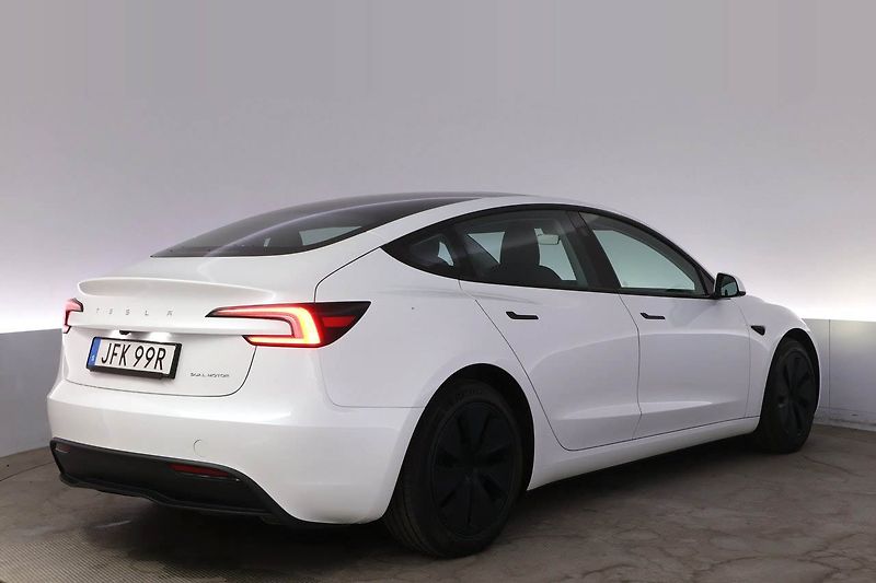 Tesla Model 3 Long Range AWD Highland - fotka 2 z 23