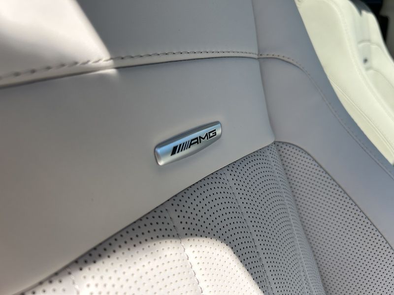 Mercedes-Benz GLE 53 AMG 4MATIC+ AIRMATIC - fotka 29 z 37