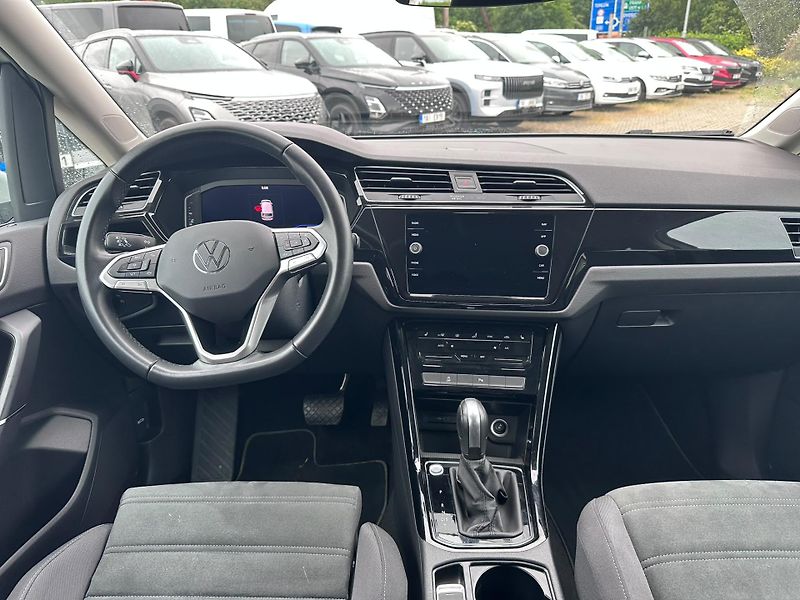 Volkswagen Touran 2,0 TDI DSG Highline  - fotka 9 z 16