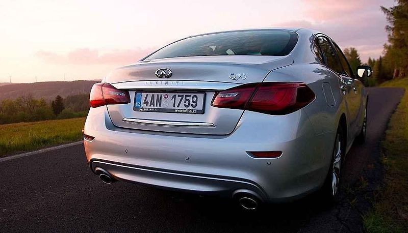 Infiniti Q70.