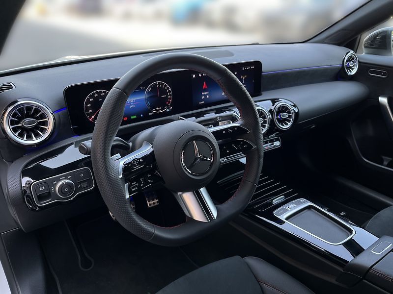 Mercedes-Benz Třídy A A-Třída 250e EQ AMG Night - fotka 10 z 18