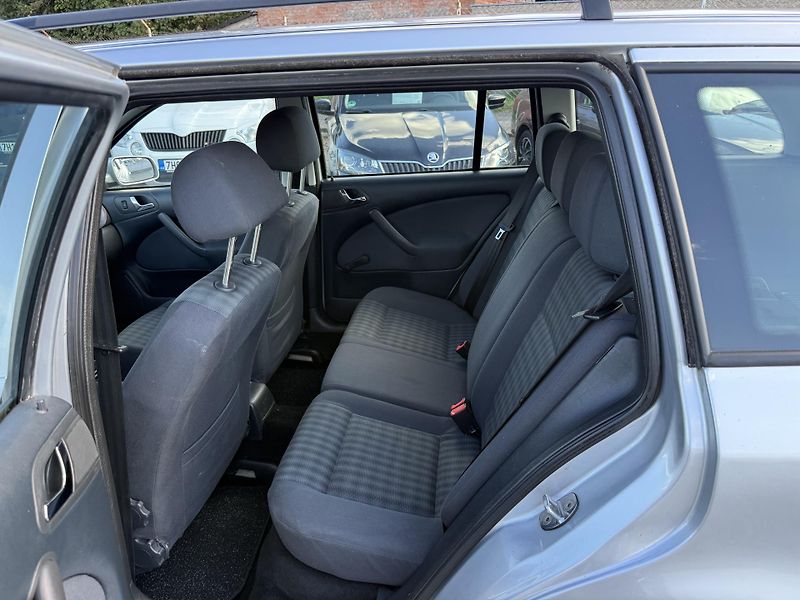 Škoda Octavia 1.6i TOUR - fotka 9 z 13