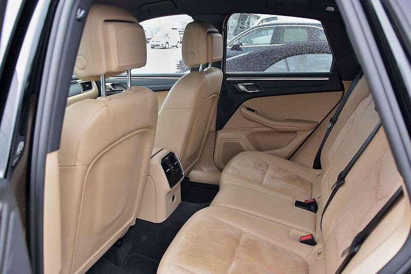 Porsche Macan.