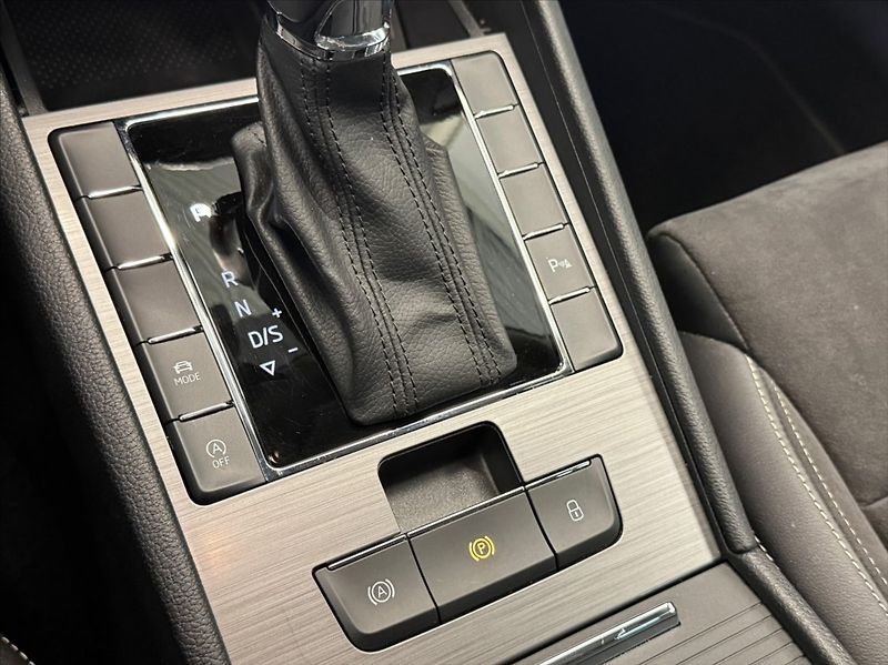 Škoda Superb 2,0 TDI STYLE DSG FL - fotka 15 z 19