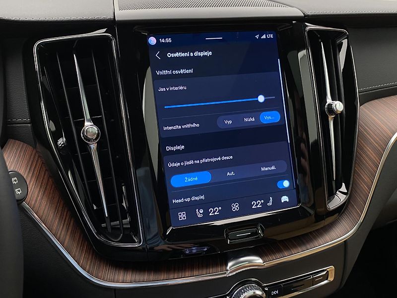 Volvo XC60 T8 AWD ULTRA BRIGHT REZERVACE - fotka 49 z 64
