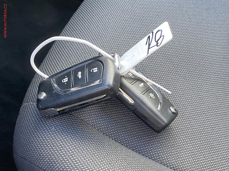 Toyota Corolla (2023) 1.5, 2.maj,ČR, Comfort, navi - fotka 19 z 19