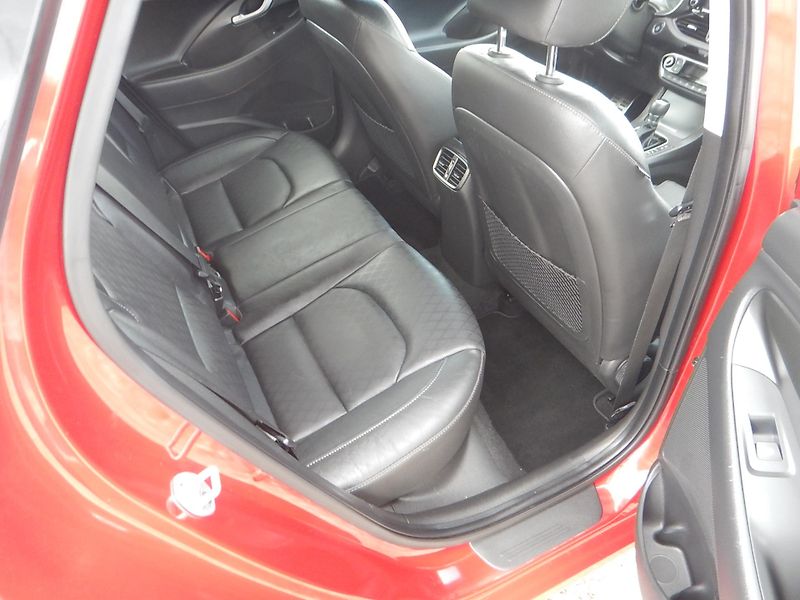 Hyundai i30 FASTBACK, 1.4 GDi TURBO, AUT - fotka 12 z 35