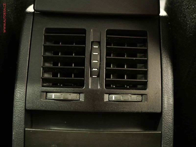 Škoda Octavia (2005) 1.9TDi, AC, výhřev sed. - fotka 22 z 23