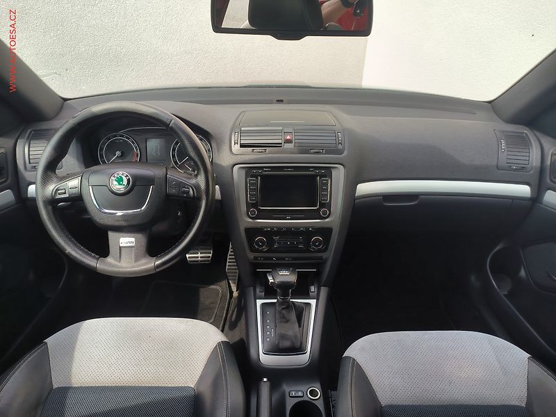 Škoda Octavia (2010) 2.0 TDi, Xenon, navi - fotka 8 z 20