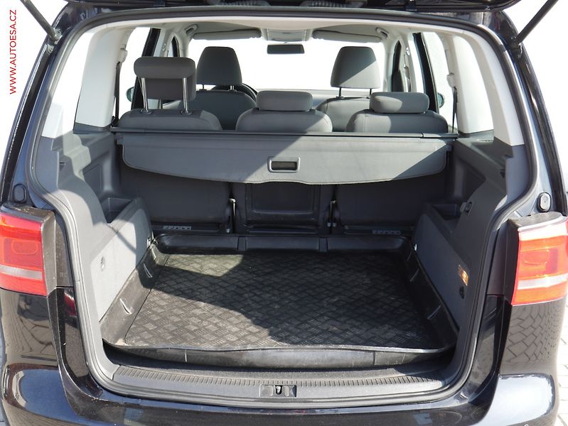 Volkswagen Touran (2010) 1.2 TSi, Trendline, výhřev - fotka 7 z 16