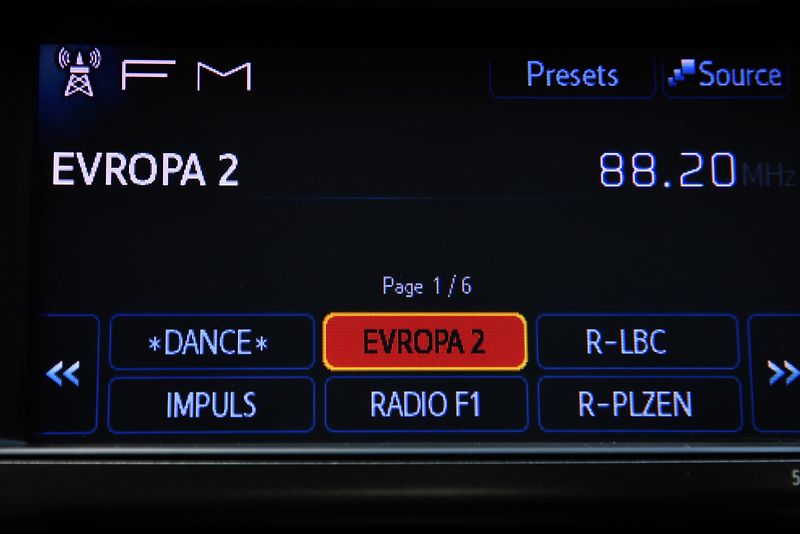 Toyota RAV4 2.2 D4-D AWD,XENONY,KAMERA,ČR - fotka 20 z 49