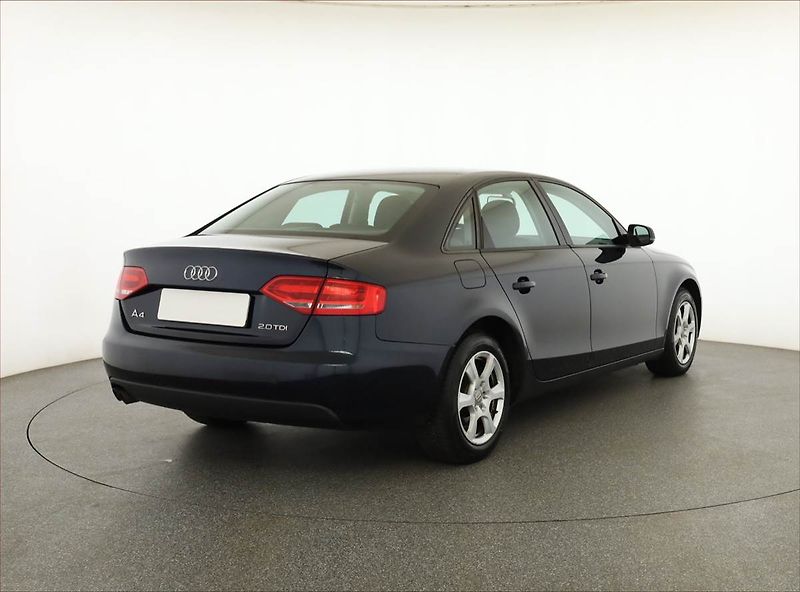 Audi A4 (2010) 2.0 TDI, nová STK, jezdí dobře - fotka 5 z 18