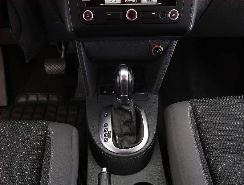 Volkswagen Touran (2011) Comfortline 2.0 TDI, Automat - fotka 13 z 23
