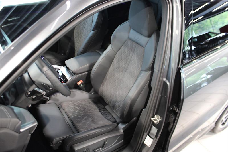 Audi Q5 TFSI quattro 150 kW S Line Tec - fotka 11 z 40