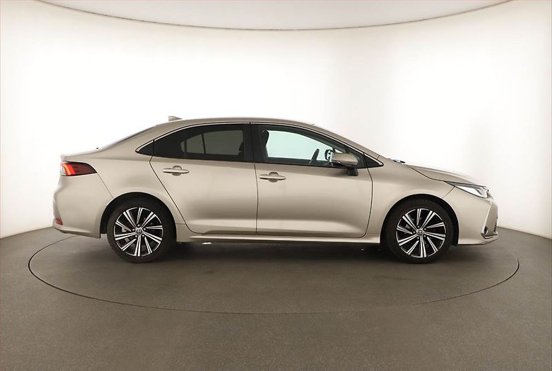 Toyota Corolla (2023) 1.5 VVT-i, ČR,1.maj, Tempomat - fotka 6 z 15