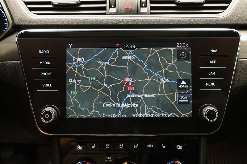 Škoda Superb 2,0 TDI 110 kW 4x4 Style Panor - fotka 19 z 32