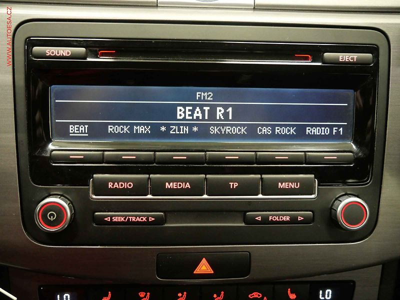 Volkswagen Passat (2013) 2.0TDi, DSG, klima - fotka 17 z 21