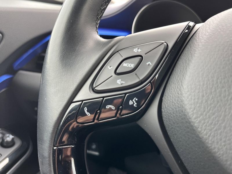 Toyota C-HR (2017) COMFORT 1.2 85kW, ČR, 1.maj, N - fotka 19 z 23