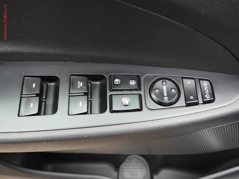 Hyundai Tucson (2016) 2.0 CRDi 4WD, 2.maj,ČR, Navi - fotka 17 z 18