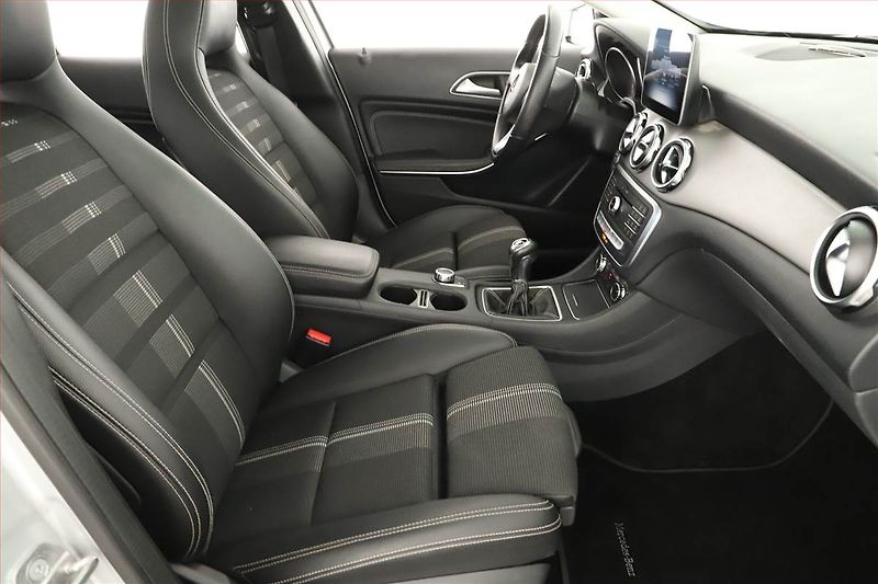 Mercedes-Benz GLA (2019) 180, Kůže, Navi, Tempomat - fotka 7 z 13
