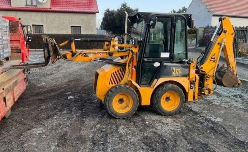 JCB (2010) 1CX SPZ 4lopaty vidle vývody - fotka 2 z 10