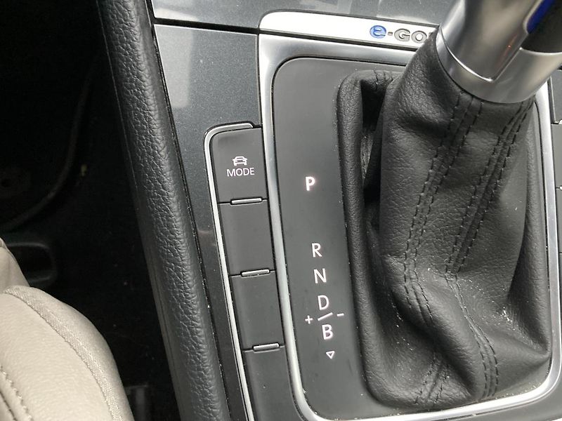 Volkswagen e-Golf (2019) MATRIX NAV DYNAUDIO WINTERPAKE - fotka 31 z 45